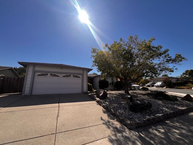 Building Photo - Discover Your Dream Home in Pittsburg, CA