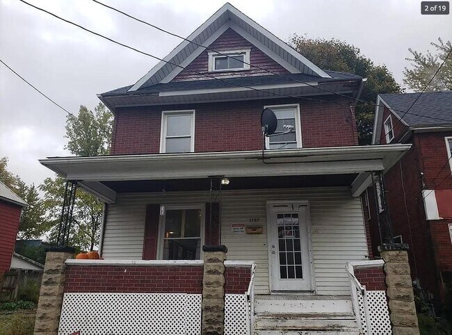 Building Photo - 1127 W 11th St