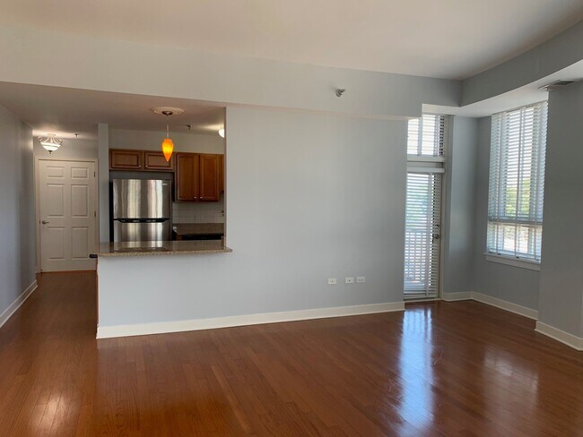 Building Photo - 6000 N Cicero Ave