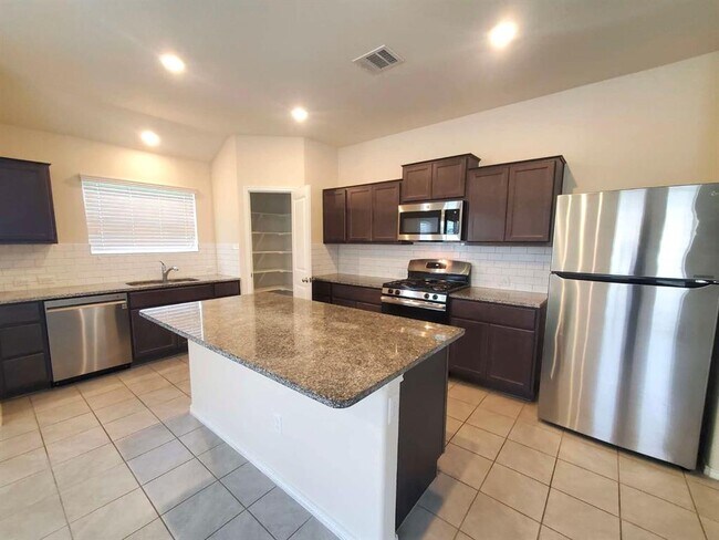 Foto del edificio - 21612 Windmill Ranch Ave