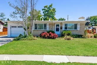 Building Photo - 381 Marquette Dr