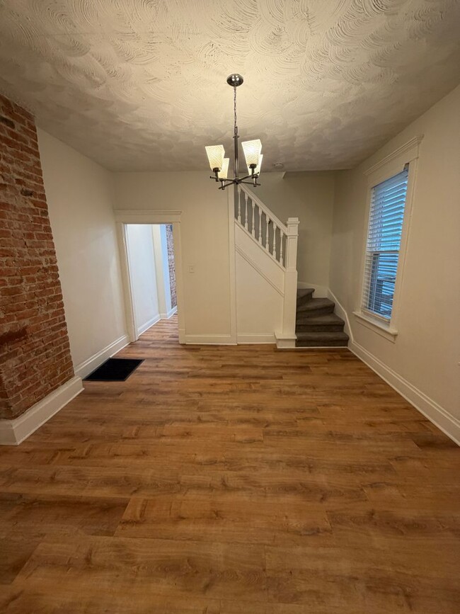 Foto del edificio - 441 E Whittier St