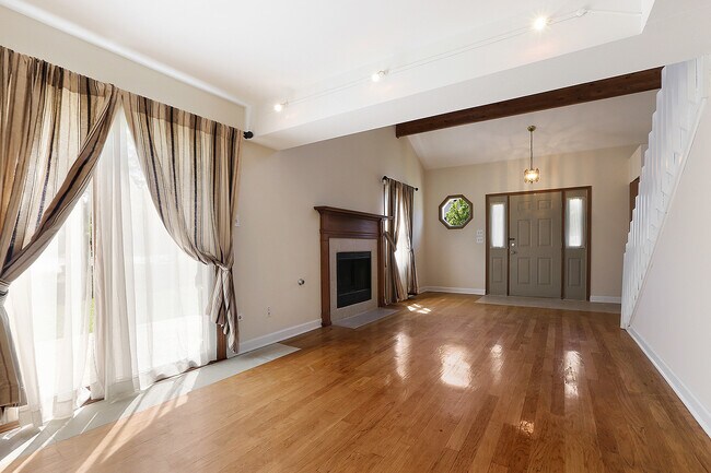 Foto del edificio - 15537 Whitehall Ln