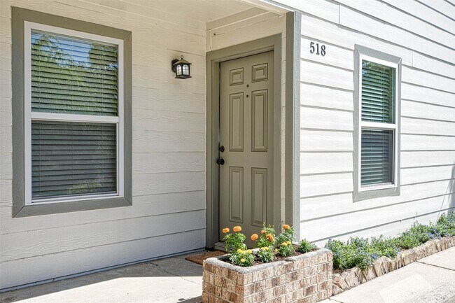 Foto del edificio - 518 Moore St