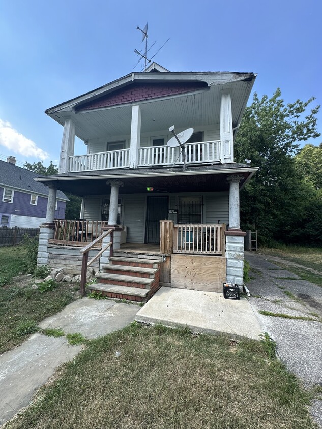 Primary Photo - Upper unit of duplex newly renovated