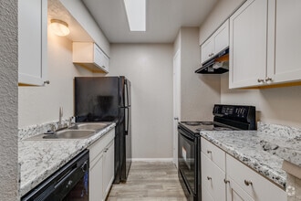 Interior Photo - Darlington Oaks & Midtown Flats