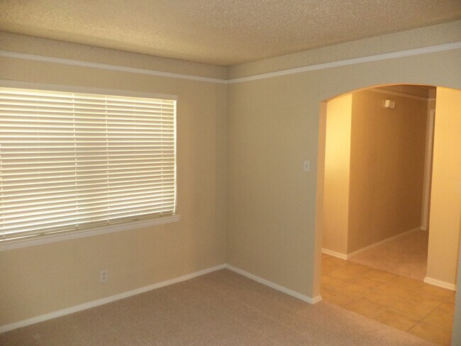 Building Photo - 7508 Evergreen Road