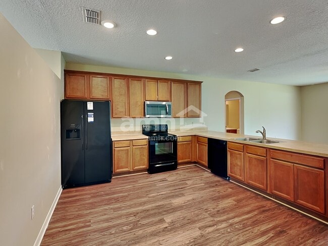 Building Photo - 711 Red Cedar Ct
