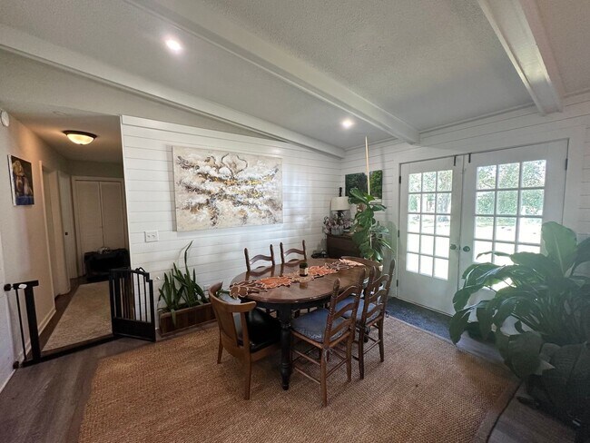 Building Photo - Charming James Island Three Bedroom Home w...