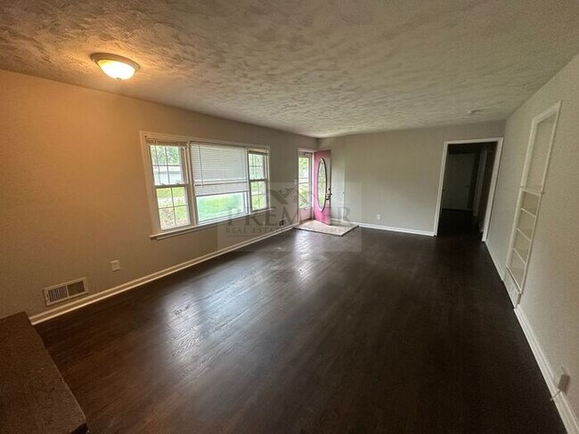 Foto del edificio - 2612 Baker Rd
