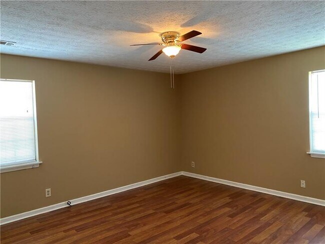 Foto del edificio - 4041 Megan Rd NW