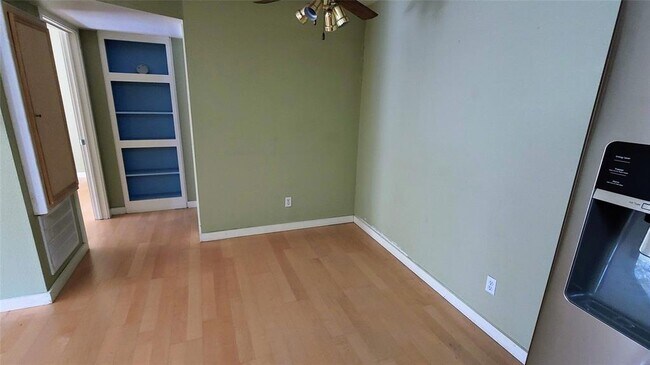 Foto del edificio - 2450 Wickersham Ln