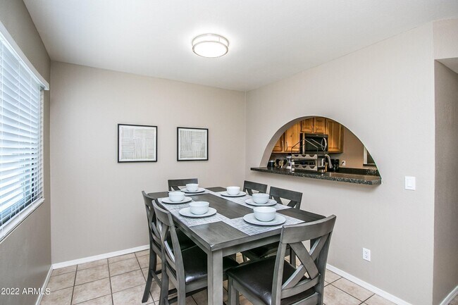 Building Photo - 626 W 14th St