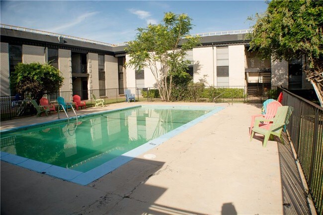 Building Photo - 2800 Sayles Blvd