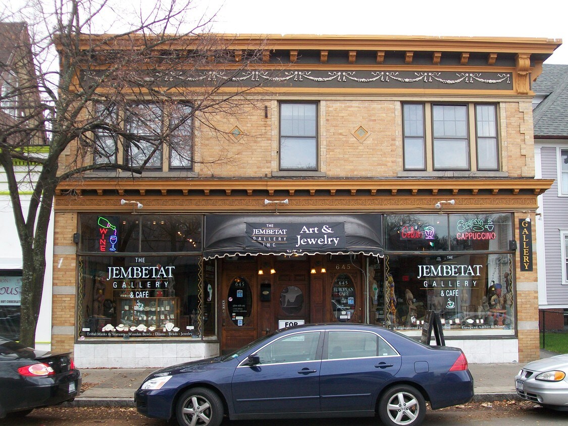 Primary Photo - 643 Park Ave