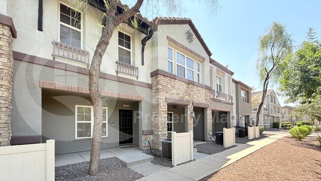 Foto del edificio - 2222 E Huntington Dr