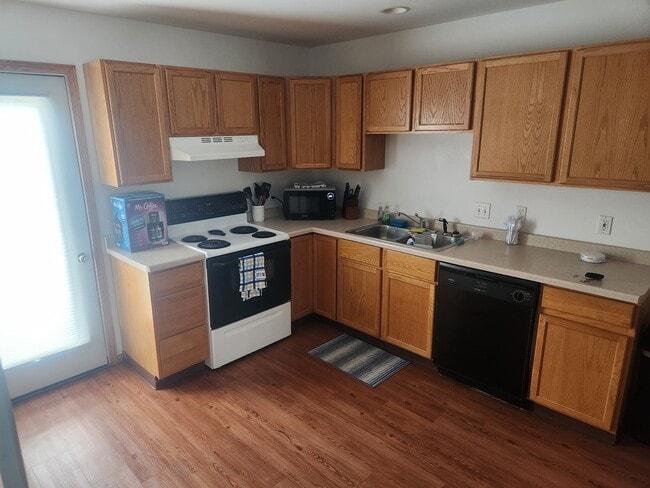 Kitchen - 854 Parkview Dr