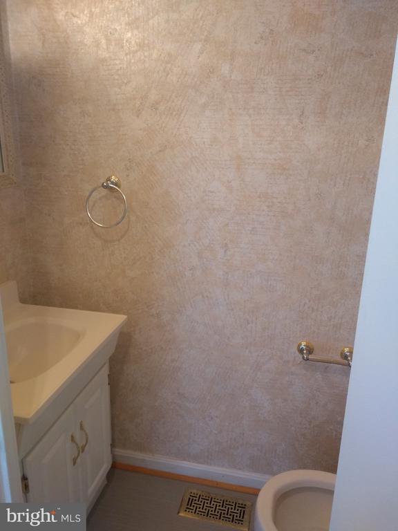 Building Photo - 2055 Pilgrim Dr