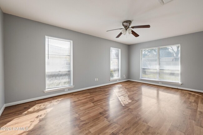 Foto del edificio - 207 Ashwood Dr