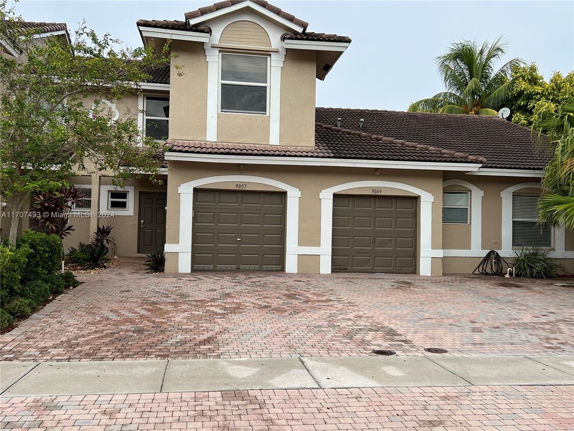 Foto principal - 9057 NW 54th St