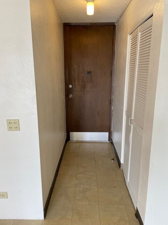Foto del edificio - Rainbow Place - Moiliili - 1 Bdrm/1 Bath/1...