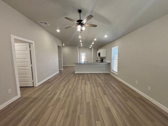 Building Photo - Available NOW!!!!