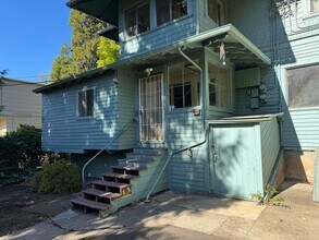 Building Photo - 612 W 10th Ave