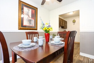 2BD, 1BA - 920 SF Model - Woodberry Heights