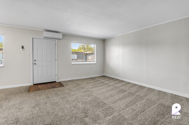 Building Photo - 5135 North Fwy