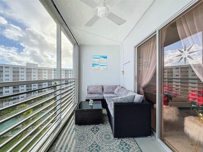 Building Photo - 2731 NE 14th Street Causeway