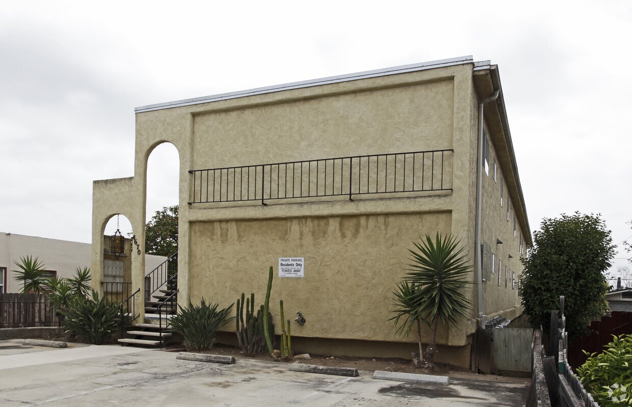 Building Photo - 4670 Arizona St
