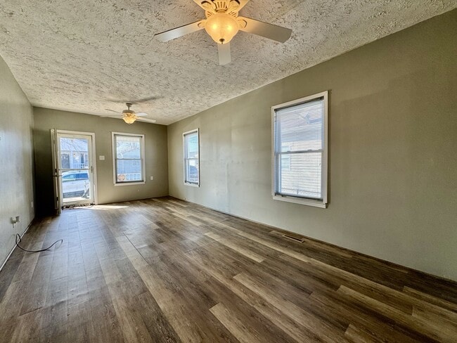 Building Photo - 152 4th St