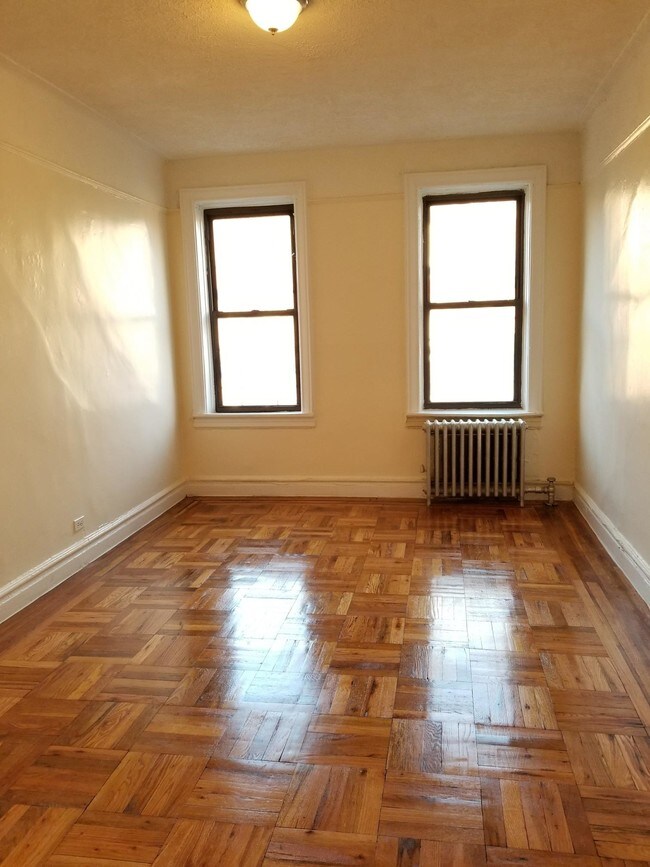 Foto del edificio - 3021 Holland Ave