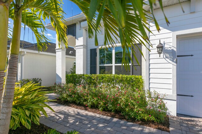Building Photo - 4660 SW Ardsley Dr