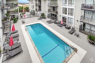 Building Photo - 1351 N Crescent Heights Blvd