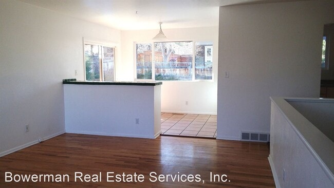 Building Photo - 4 br, 2 bath House - 1125 Claremont Drive