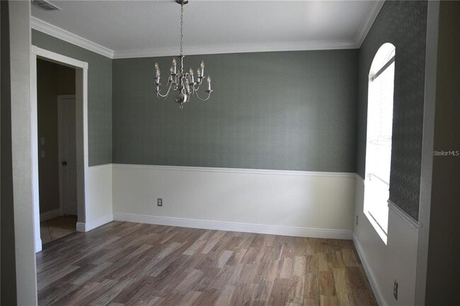 Foto del edificio - 711 Meadow Glade Dr