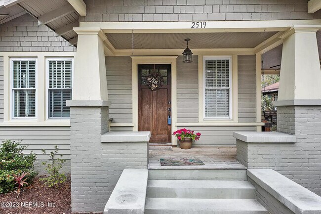 Foto del edificio - 2519 Myra St