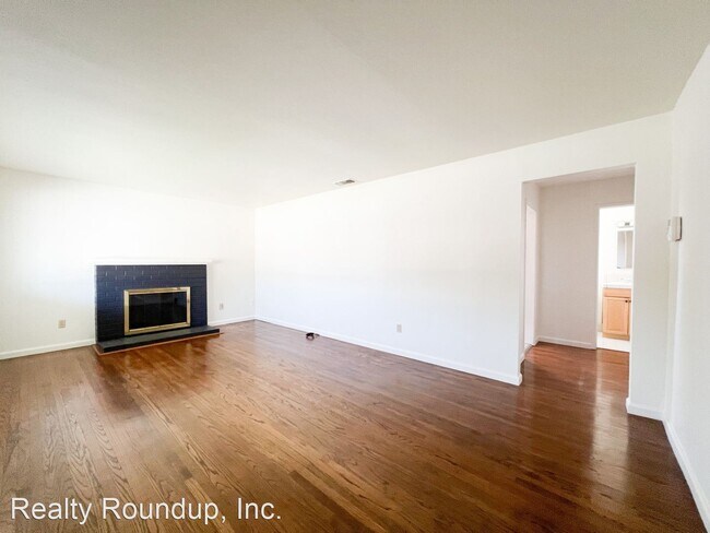 Building Photo - 3 br, 1.5 bath House - 7472 Amherst St