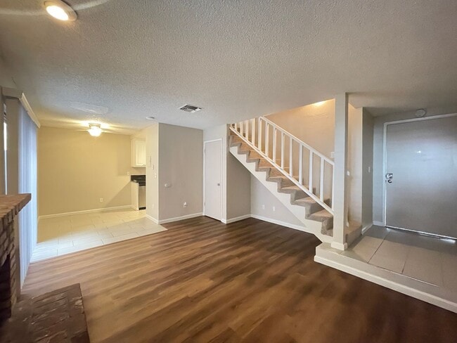 Building Photo - Spacious and Modernized 2 Bedroom, 1 Bath!...