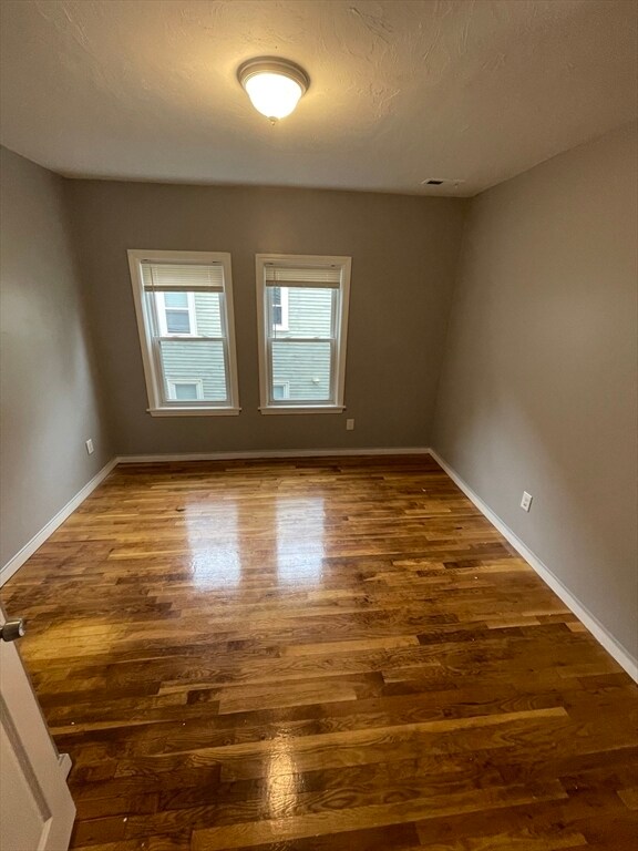 Foto del edificio - 321 Wood Ave