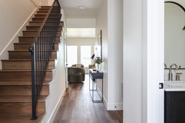 Building Photo - 249 N Richards Ave