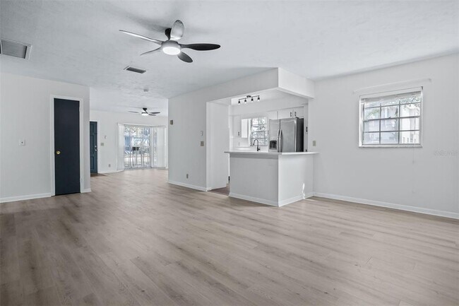 Foto del edificio - 812 W Warren Ave