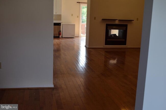 Building Photo - 713 Whitetail Cir