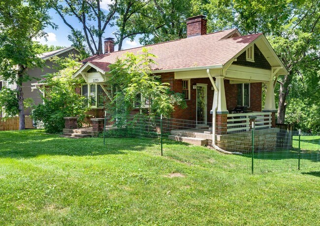 Building Photo - Charming 3BR/2BA Brick Cottage in the Hear...