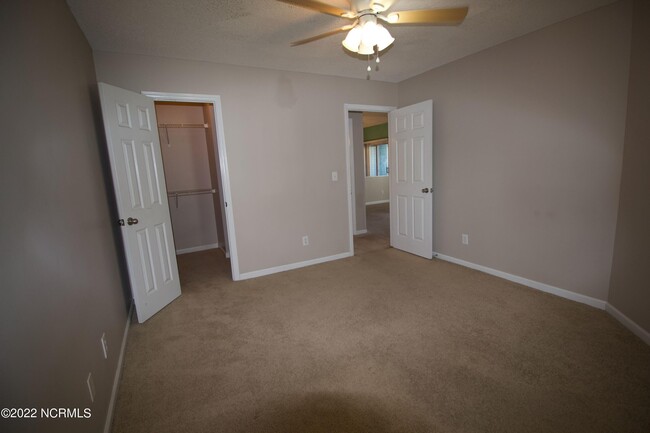 Building Photo - 120 Breezewood Dr