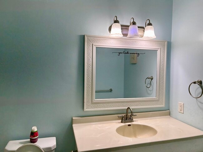 Foto del edificio - 616 Lynn Ave