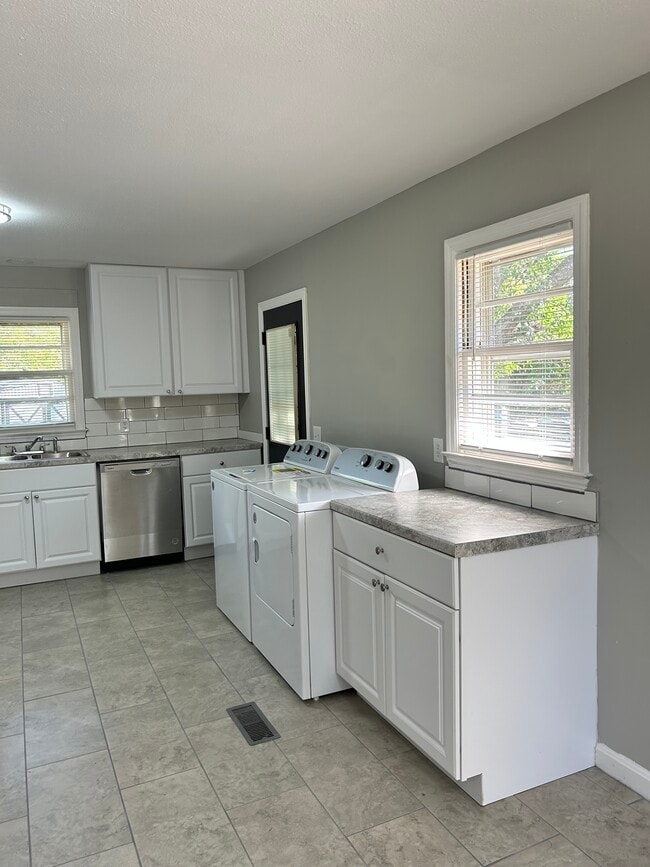 Building Photo - 5305 Bayleaf Dr