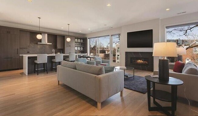 Foto del edificio - 1745 N Hoyne Ave