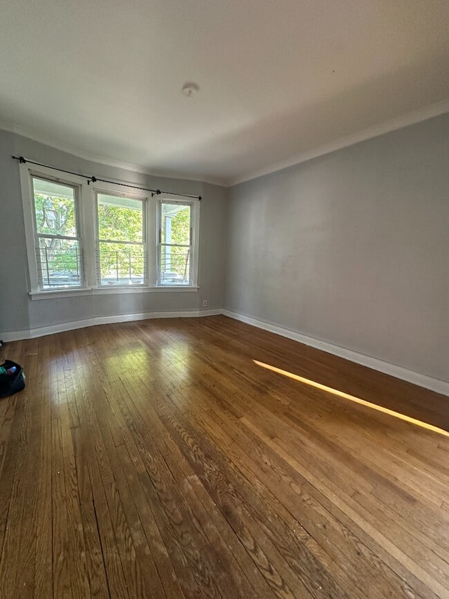 Building Photo - Spacious 2BR Apartment in Roseland – Off-Street Parking & Shared Laundry!